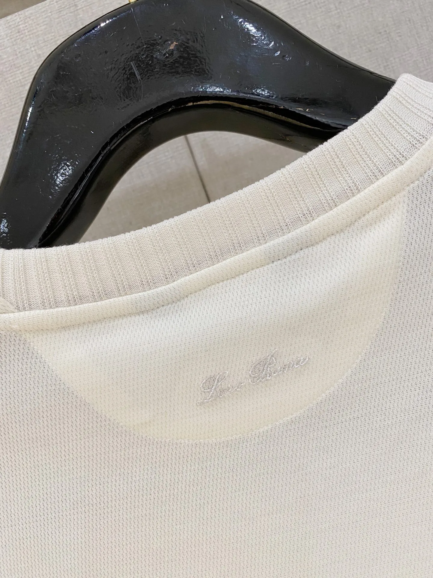 Loro Piana # Custom-woven high-end mercerized fabric. Exclusively customized imported pure cotton fabric. The upper body has a loose and casual silhouette. The texture is comfortable and breathable. It will not deform after being washed for a long time. The style is novel and casual. Versatile! Color: Black Cream White Sky Blue Dark Blue Green Sizes: M-3xl